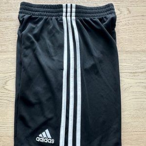 Adidas Kids light weight shorts (8)